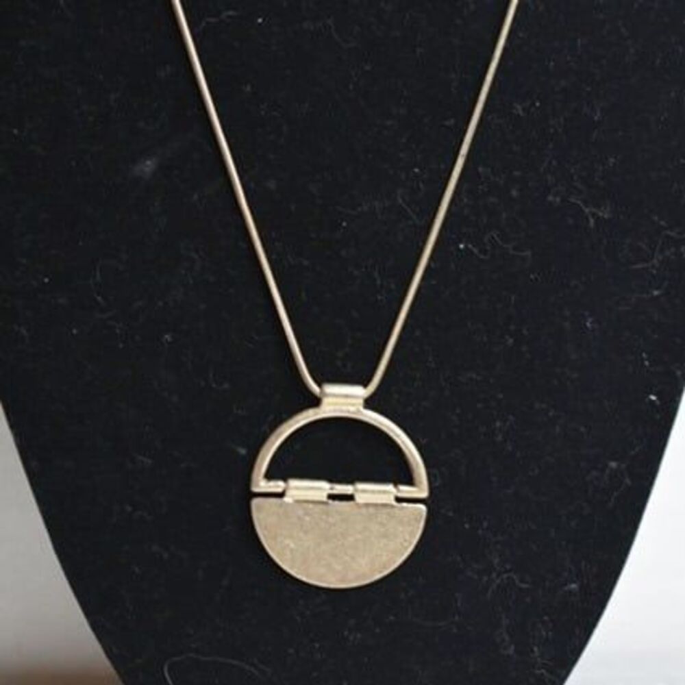 Classic Casual Gold Tone Semi Circle Ajustable Length Chic Necklace